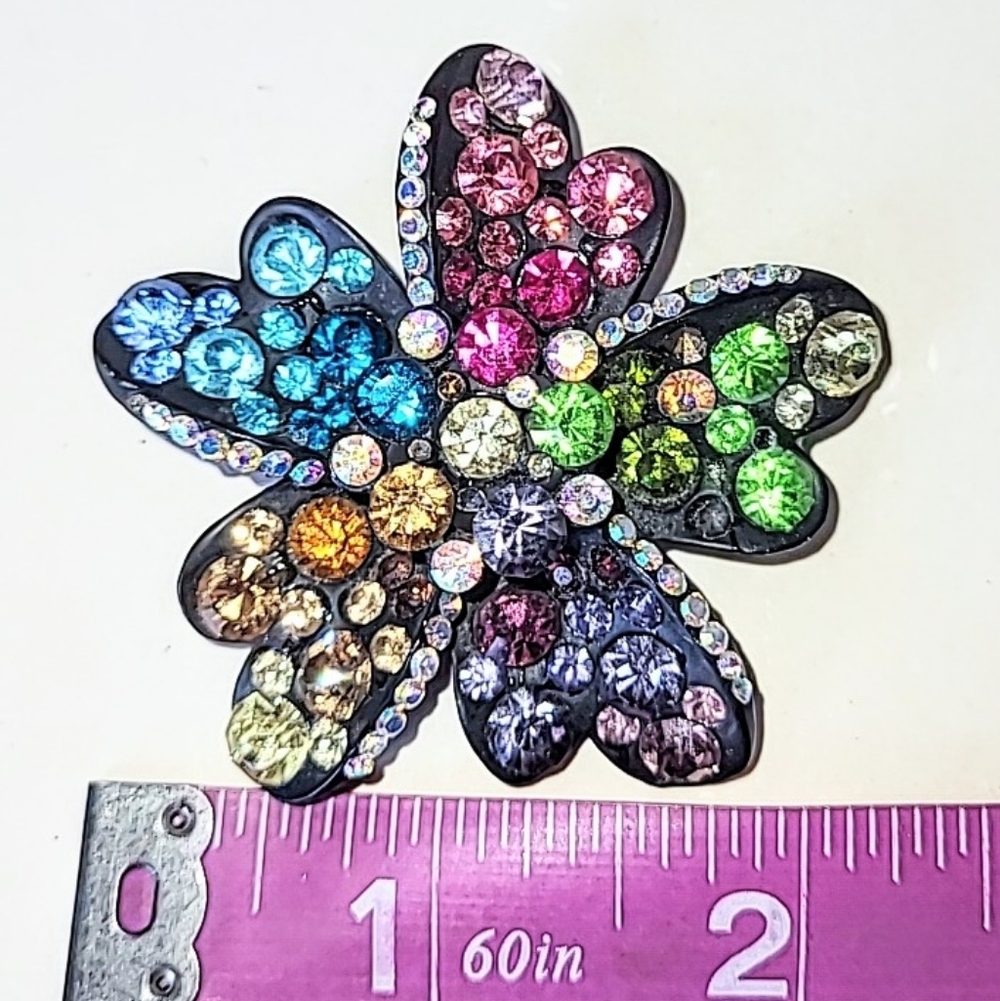 RAINBOW RHINESTONES FLORAL PENDANT VINTAGE JAPANNED MOUNTING - Picture 6 of 7